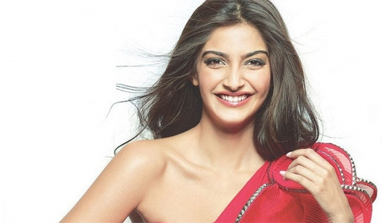 Sonam Kapoor: Only Dhanush has 'innocence' to play Raanjhanaa